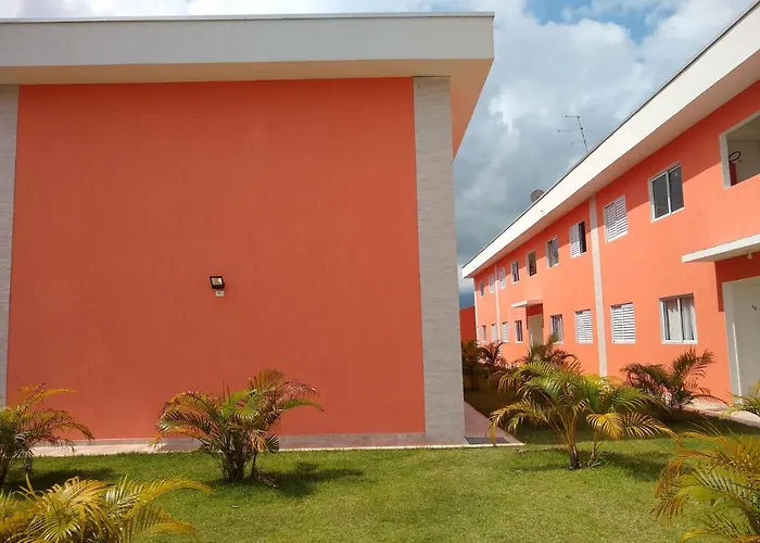 Casa em Villagio em Boracéia próximo a praia. Bertioga